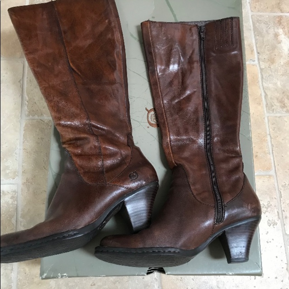 Beautiful size 7 Born boots! 👢